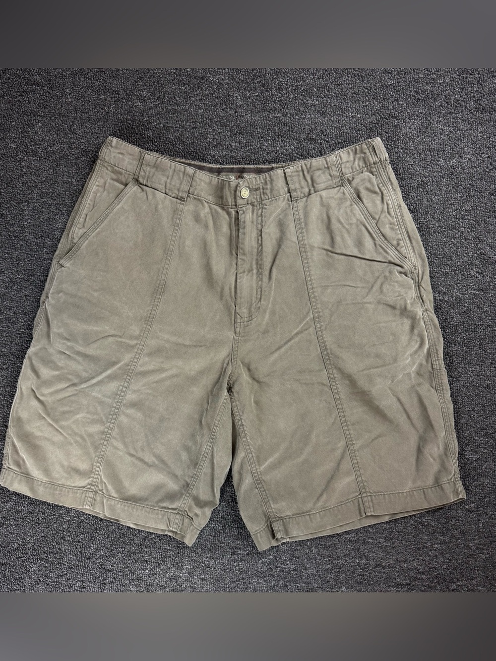 Tommy Bahama Men’s Green Canvas Cotton Cargo Shorts Size 35in Stretch Waist 9in